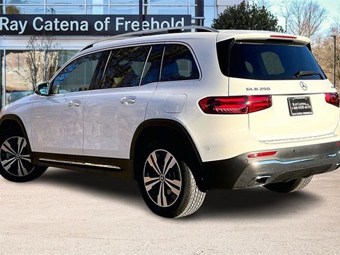 Used 2025 Mercedes-Benz GLB 250 4MATIC image 12