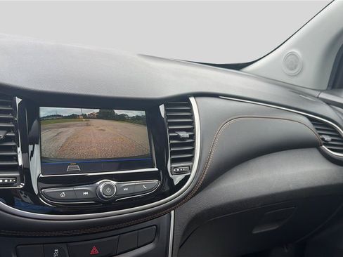 Used 2019 Chevrolet Trax LT w/ Sun & Sound Package FWD image 13