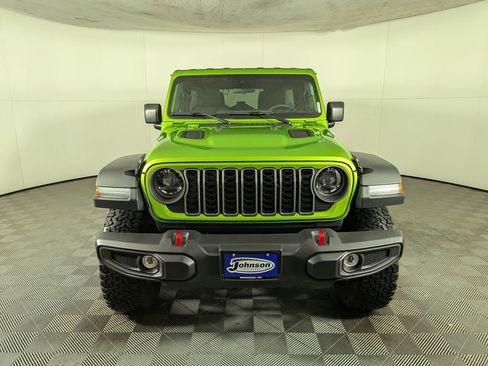 Used 2025 Jeep Wrangler Unlimited Rubicon image 2