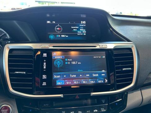 Used 2017 Honda Accord EX-L image 18