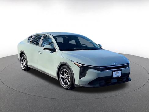 Used 2025 Kia K4 LXS image 3