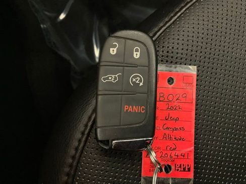 Used 2022 Jeep Compass High Altitude AWD/4WD image 27