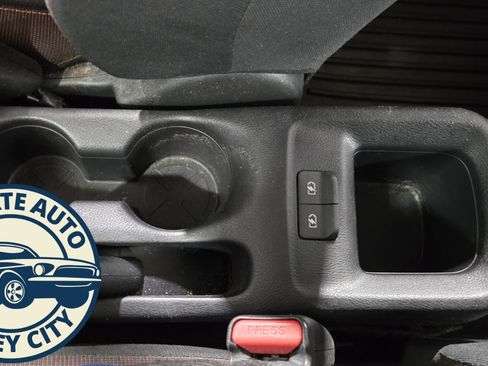 Used 2020 Nissan Versa SR image 16