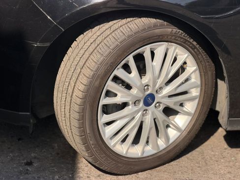 Used 2017 Ford Focus Titanium w/ Titanium Technology Package FWD image 14