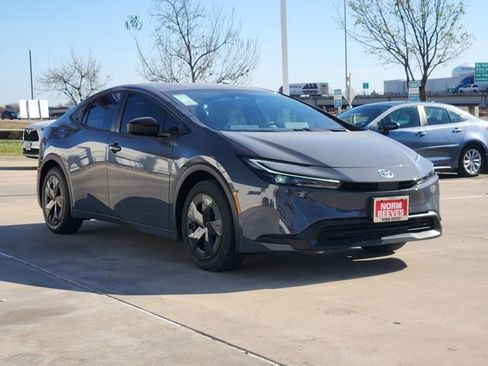 New 2026 Toyota Prius LE image 2