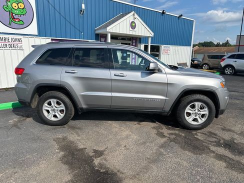 Used 2015 Jeep Grand Cherokee Laredo w/ Quick Order Package 23E AWD/4WD image 10