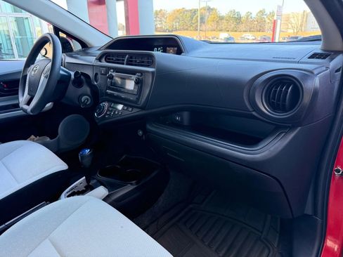 Used 2014 Toyota Prius C One image 19