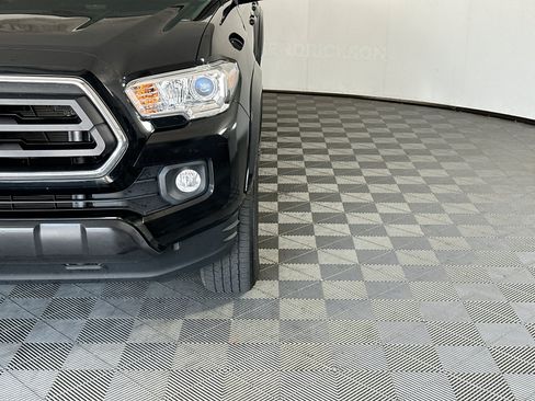 Used 2022 Toyota Tacoma SR5 RWD image 9