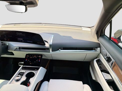 New 2026 Cadillac Vistiq Sport w/ LPO, Floor Liner Package AWD/4WD image 19
