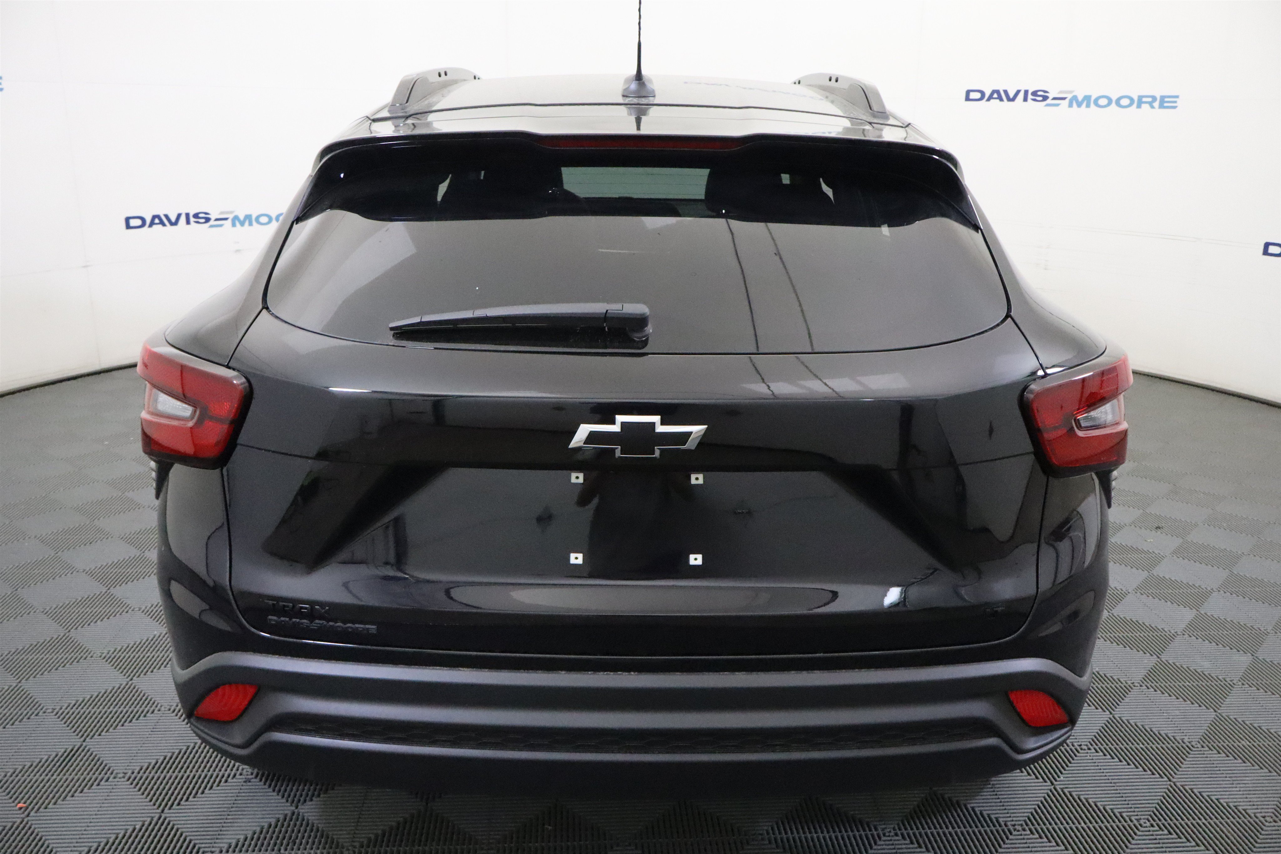 New 2026 Chevrolet Trax LT w/ Midnight Edition FWD image 8