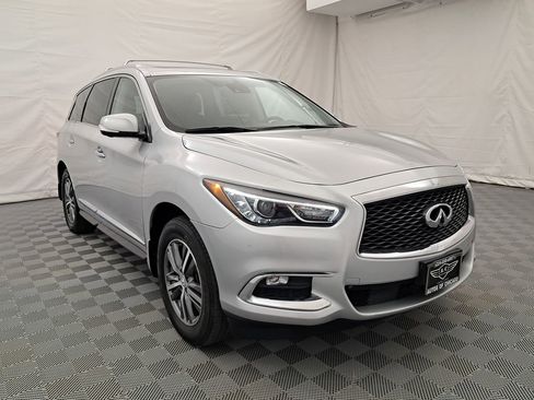 Used 2019 INFINITI QX60 Luxe w/ Essential Package image 2