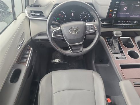 Used 2023 Toyota Sienna XLE image 20