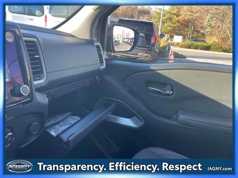 Certified 2024 Nissan Frontier SV image 34