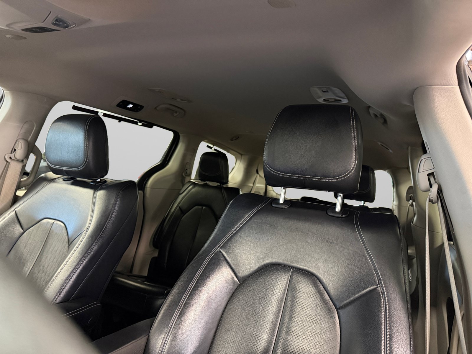 Used 2022 Chrysler Pacifica Touring-L FWD image 35