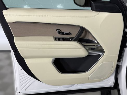 Certified 2026 Land Rover Range Rover SE image 22