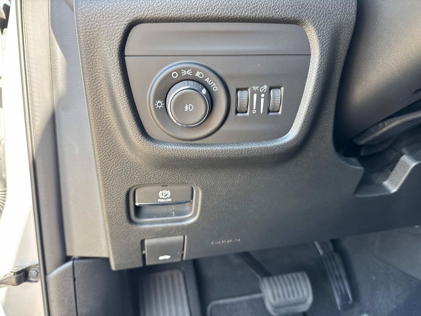 New 2025 Jeep Grand Cherokee Limited w/ Black Appearance Package RWD image 31