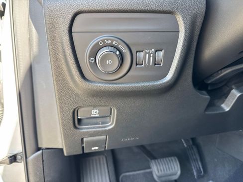 New 2025 Jeep Grand Cherokee Limited w/ Black Appearance Package RWD image 31