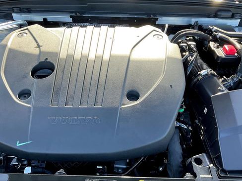 Used 2024 Volvo V60 B5 Cross Country Plus image 13