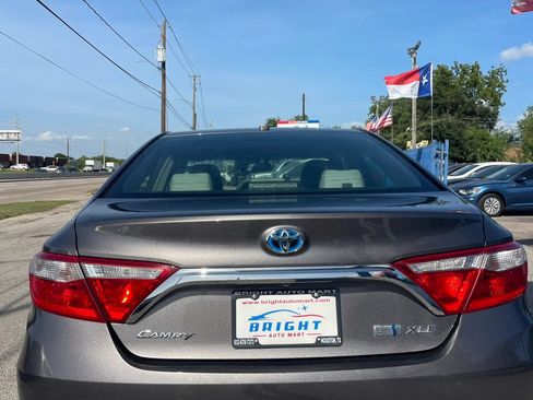 Used 2017 Toyota Camry XLE FWD image 3
