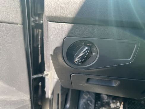 Certified 2022 Volkswagen Tiguan SE w/ Panoramic Sunroof Package image 10