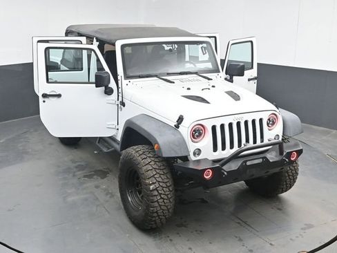 Used 2018 Jeep Wrangler Unlimited Sport w/ Connectivity Group AWD/4WD image 46