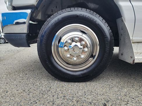 Used 2015 Ford E-350 and Econoline 350 Super Duty RWD image 32