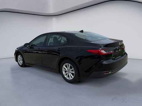 Used 2025 Toyota Camry LE image 3