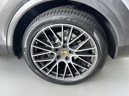 Certified 2023 Porsche Cayenne AWD/4WD image 34