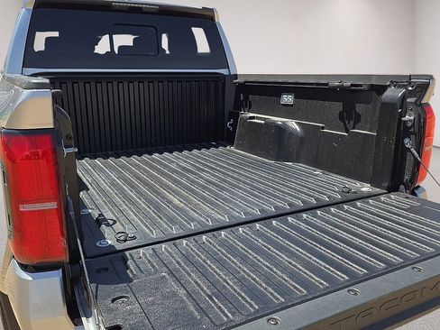 Used 2024 Toyota Tacoma SR5 AWD/4WD image 13