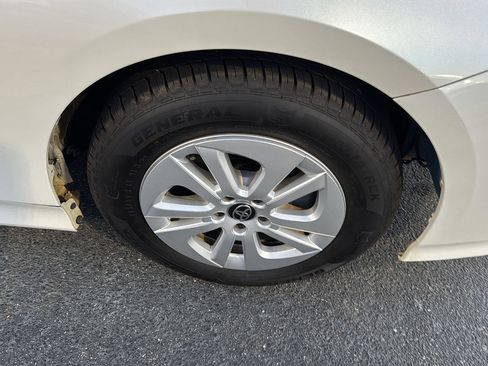 Used 2016 Toyota Prius Two image 33