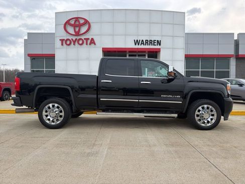 Used 2016 GMC Sierra 2500 Denali w/ Duramax Plus Package AWD/4WD image 3