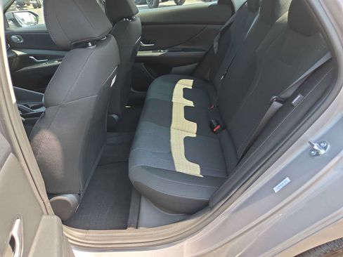 Used 2025 Hyundai Elantra SE FWD image 21