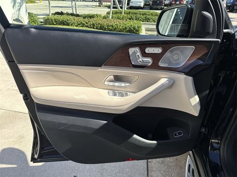 Used 2021 Mercedes-Benz GLS 580 GLS 580 image 40