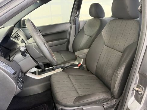 Used 2010 Ford Focus SE image 11