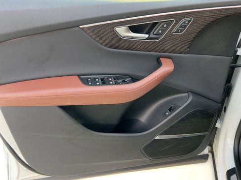 Used 2022 Audi Q8 Prestige w/ Prestige Package image 13