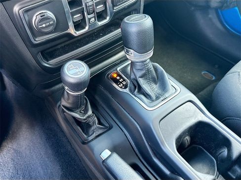 Used 2022 Jeep Gladiator Sport image 18