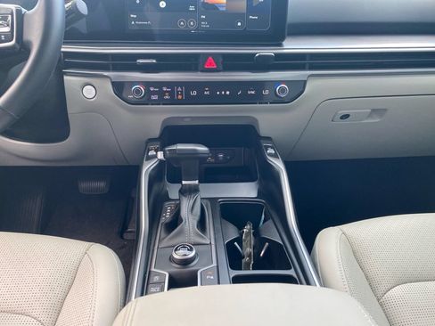 Used 2025 Kia Sorento EX w/ Panoramic Sunroof Package FWD image 11