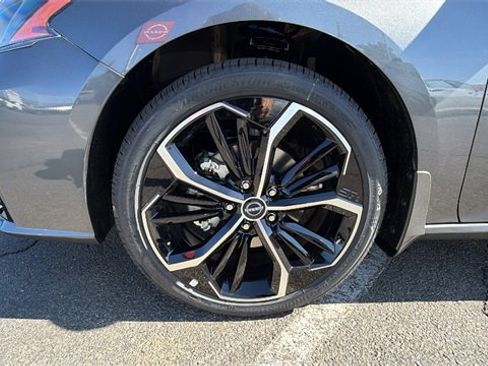 New 2025 Nissan Altima 2.5 SR image 10