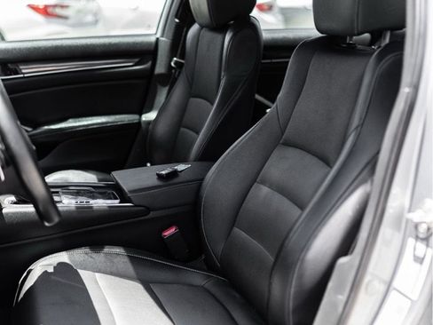 Used 2018 Honda Accord Sport image 9