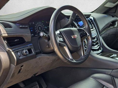 Used 2018 Cadillac Escalade ESV Platinum RWD image 10