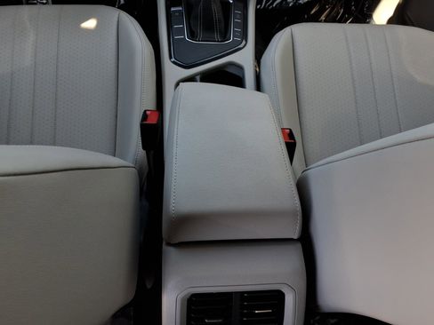 Certified 2023 Volkswagen Tiguan SE R-Line image 28