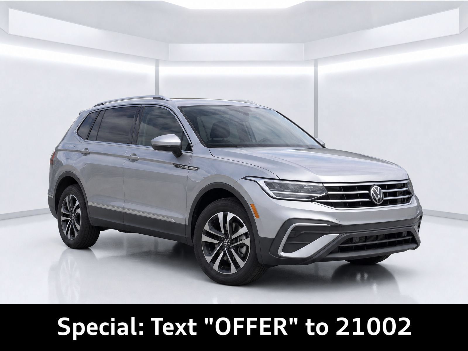 Used 2024 Volkswagen Tiguan S FWD image 2