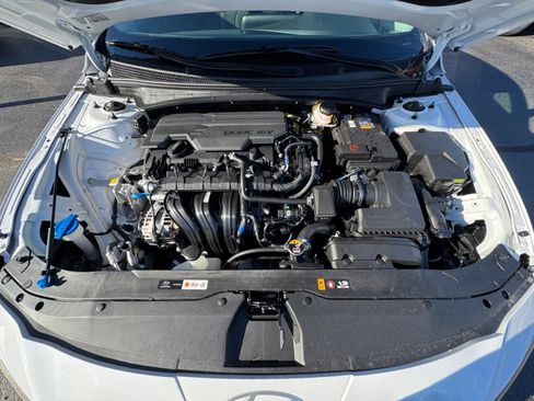 New 2025 Hyundai Elantra SE image 33