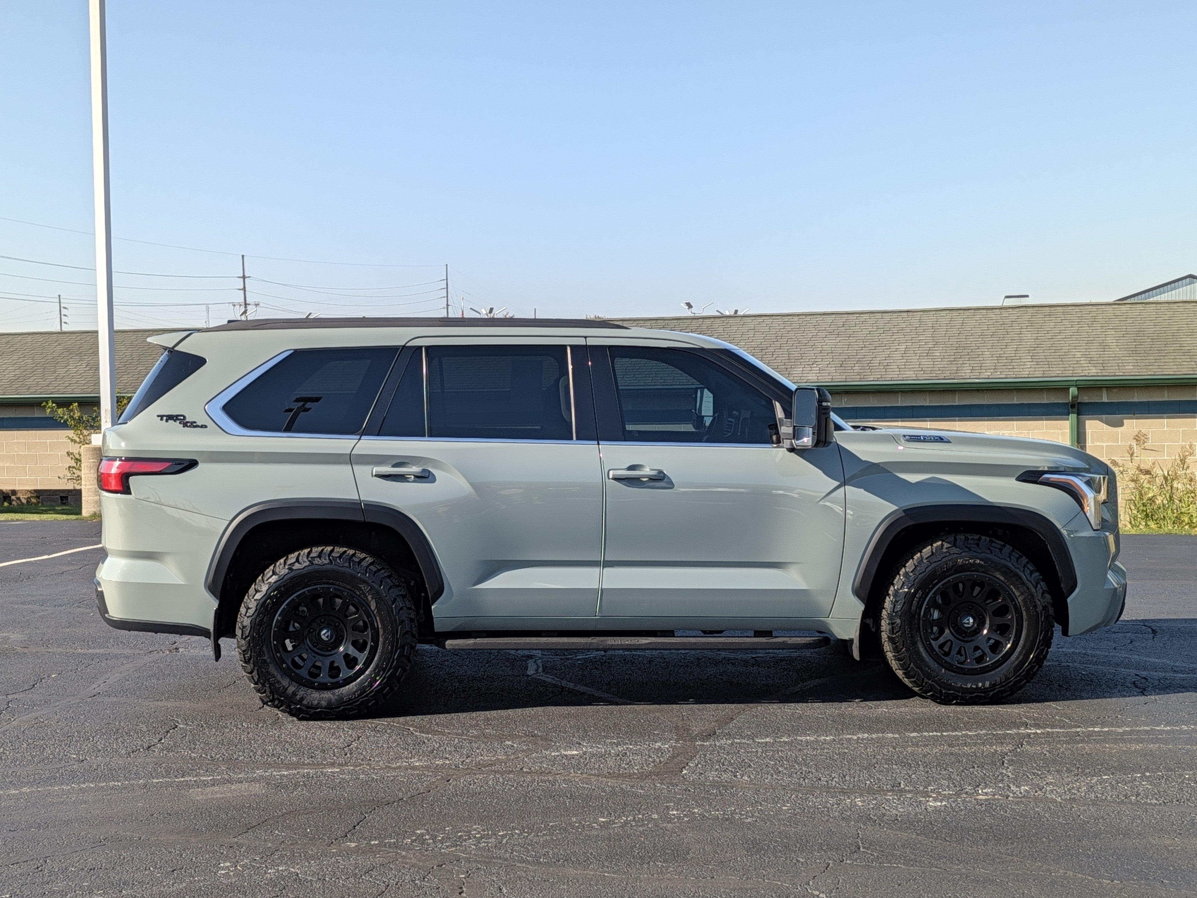 Used 2023 Toyota Sequoia SR5 w/ SR5 Premium Package AWD/4WD image 8