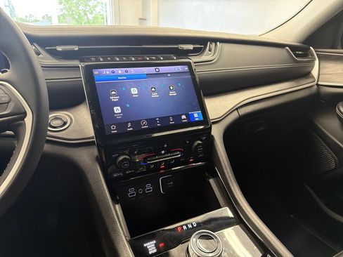 Certified 2023 Jeep Grand Cherokee Limited AWD/4WD image 30