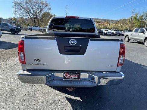 Used 2012 Nissan Frontier SV image 3