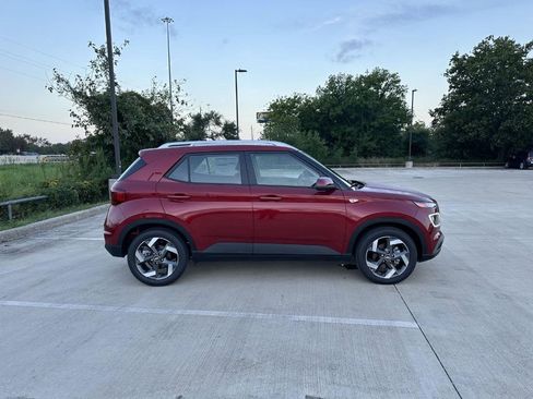 New 2025 Hyundai Venue Limited image 4