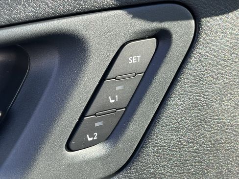 Used 2023 Nissan Ariya AWD image 19