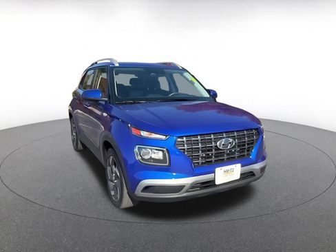 Used 2025 Hyundai Venue SEL FWD image 3