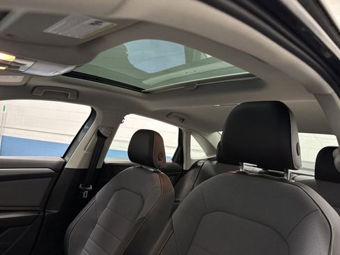 Used 2025 Volkswagen Jetta SE w/ Sunroof Package image 7
